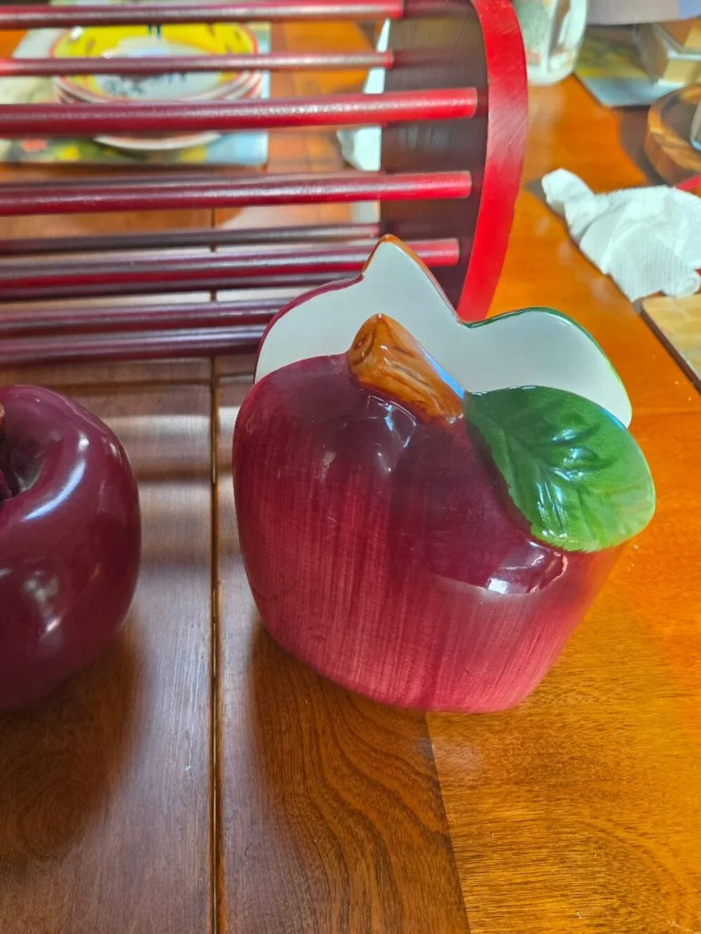 APPLES APPLES APPLES LOT NAPKIN HOLDER APPLE FIGURINE AND A WOODEN PLANK BASKET